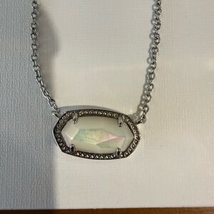 Kendra Scott - Elisa Silver Pendant Necklace in Ivory Mother-of-Pearl